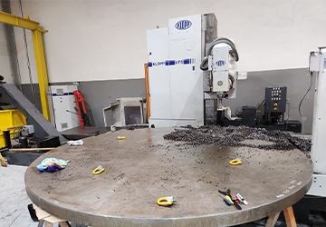 Large Round Table Capacity